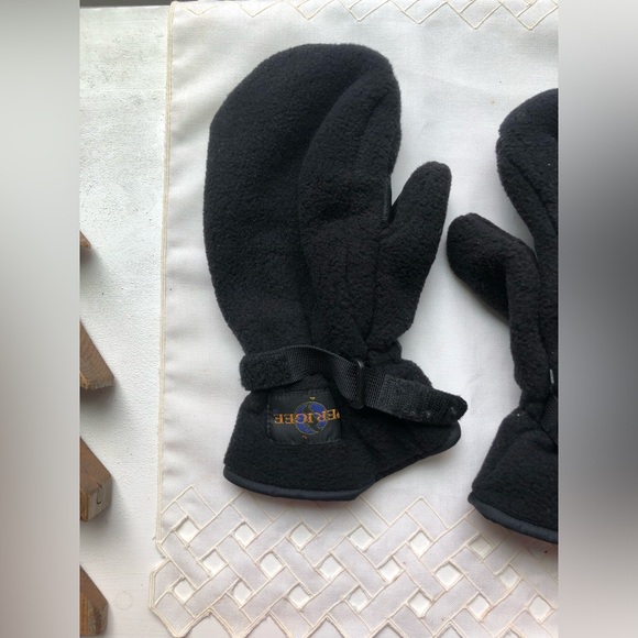 Perigee fleece mittens - thick! Size small. Strip of padding on thumb/palm shown - Picture 9 of 12